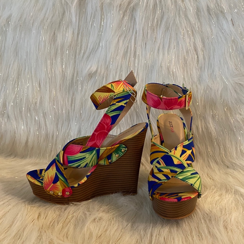 NEW BEAUTIFUL Marcy floral wedge heels justfab NEW!!